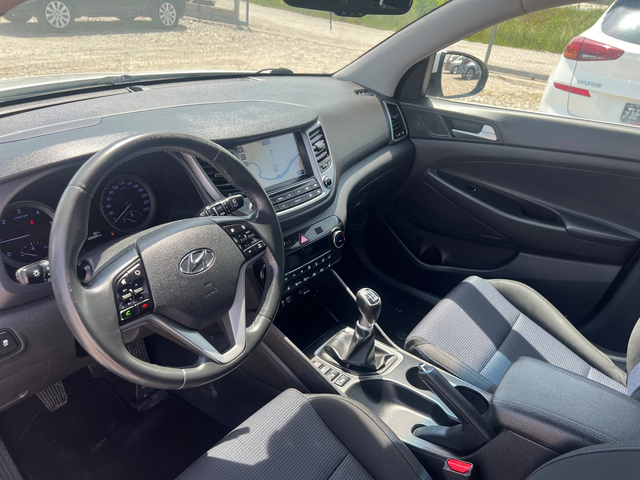 Hyundai Tucson 1.7 CRDI X POSIBLE - автомобили, коли, обяви за нови и употребявани 11