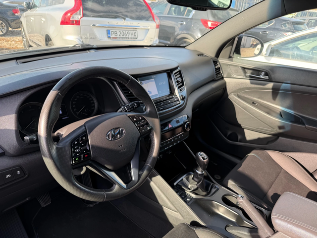 Hyundai Tucson 1.7 CRDI X POSIBLE - автомобили, коли, обяви за нови и употребявани 11