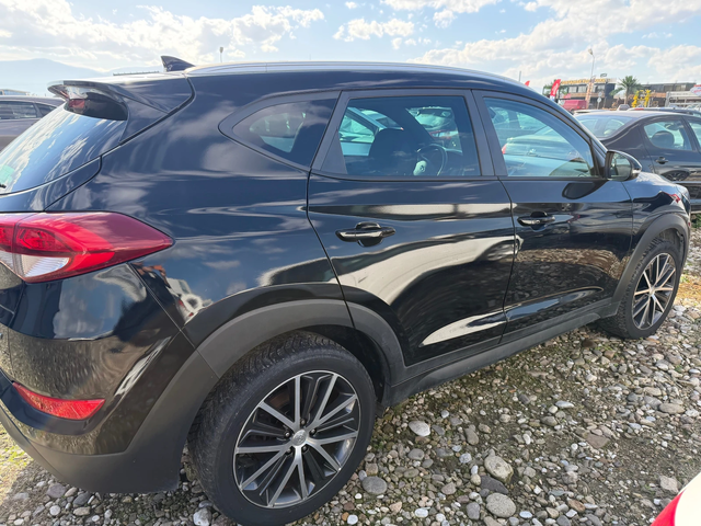 Hyundai Tucson 1.7 CRDI X POSIBLE - автомобили, коли, обяви за нови и употребявани 4