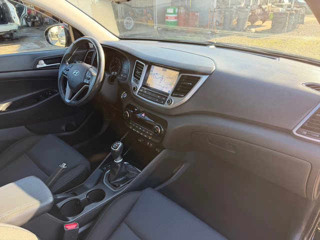 Hyundai Tucson 1.7 CRDI X POSIBLE - автомобили, коли, обяви за нови и употребявани 11