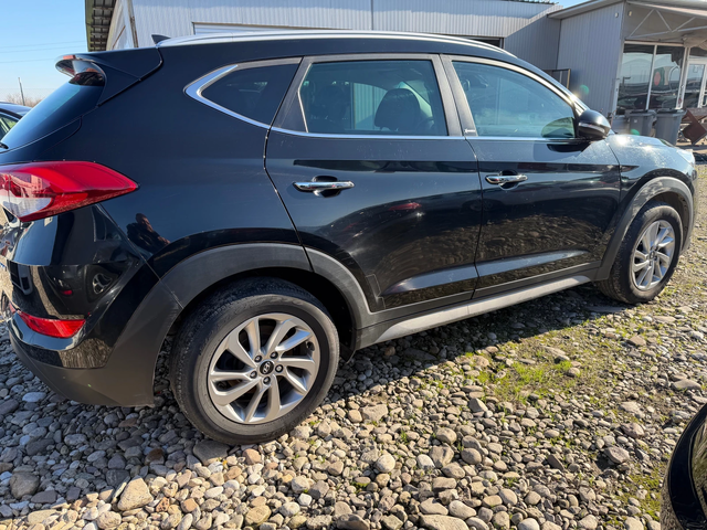 Hyundai Tucson 1.7 CRDI X POSIBLE - автомобили, коли, обяви за нови и употребявани 3