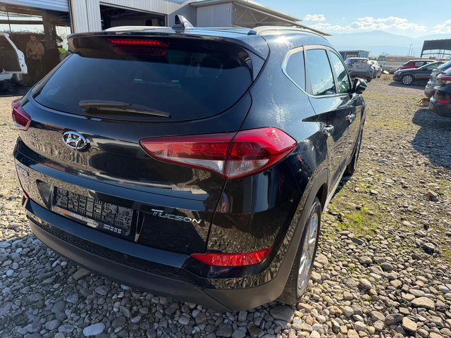 Hyundai Tucson 1.7 CRDI X POSIBLE - автомобили, коли, обяви за нови и употребявани 4