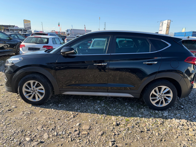 Hyundai Tucson 1.7 CRDI X POSIBLE - автомобили, коли, обяви за нови и употребявани 7