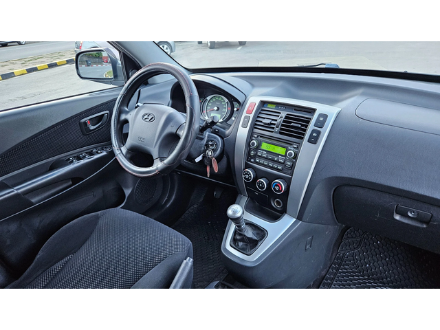 Hyundai Tucson 2.0 Crdi FACELIFT/6skorosti/Klimatik - автомобили, коли, обяви за нови и употребявани 10