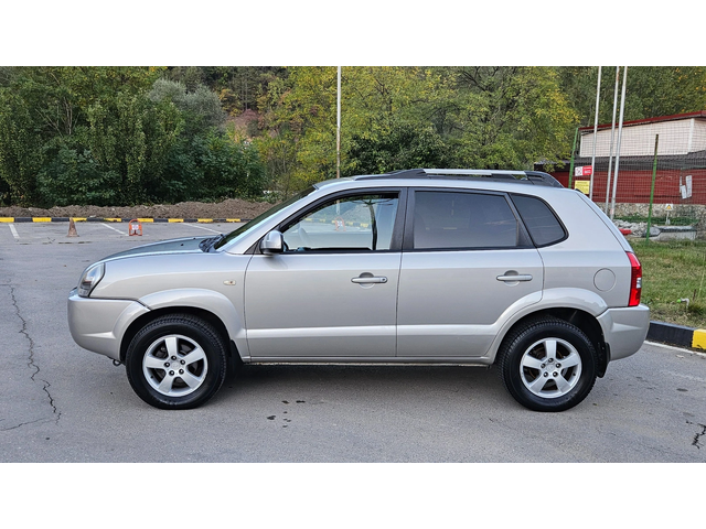 Hyundai Tucson 2.0 Crdi FACELIFT/6skorosti/Klimatik - автомобили, коли, обяви за нови и употребявани 3