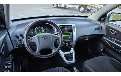 Hyundai Tucson 2.0 Crdi FACELIFT/6skorosti/Klimatik - автомобили, коли, обяви за нови и употребявани 9