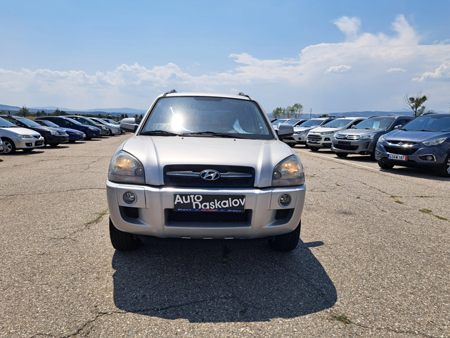 Hyundai Tucson 2, 0i  g-pl - автомобили, коли, обяви за нови и употребявани 1