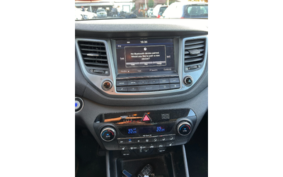 Hyundai Tucson 1.7CRDI NAVI/KAMERA EURO 6 - автомобили, коли, обяви за нови и употребявани 11