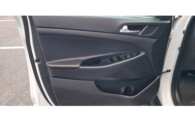 Hyundai Tucson 2.0 184kc Automat Line asist DistronicXenon Led - автомобили, коли, обяви за нови и употребявани 15