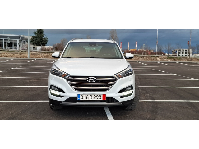 Hyundai Tucson 2.0 184kc Automat Line asist DistronicXenon Led - автомобили, коли, обяви за нови и употребявани 1