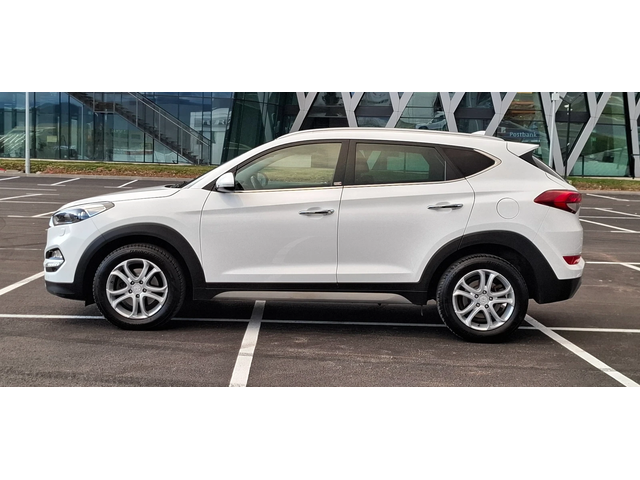 Hyundai Tucson 2.0 184kc Automat Line asist DistronicXenon Led - автомобили, коли, обяви за нови и употребявани 3