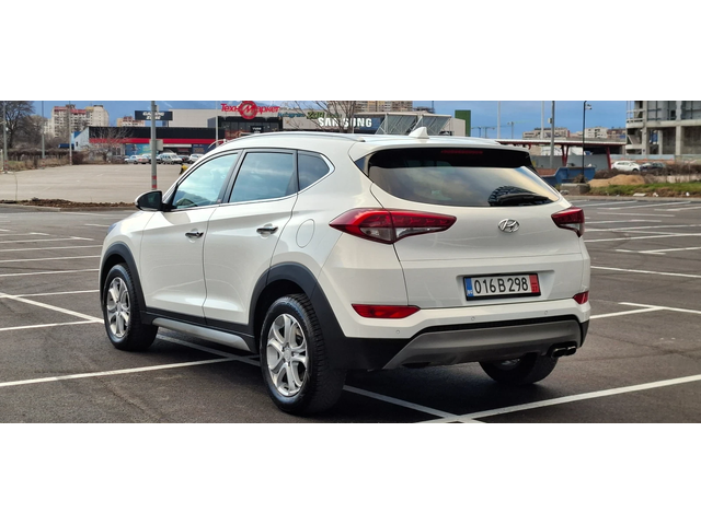 Hyundai Tucson 2.0 184kc Automat Line asist DistronicXenon Led - автомобили, коли, обяви за нови и употребявани 4