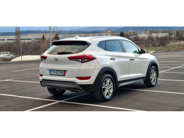 Hyundai Tucson 2.0 184kc Automat Line asist DistronicXenon Led - автомобили, коли, обяви за нови и употребявани 6