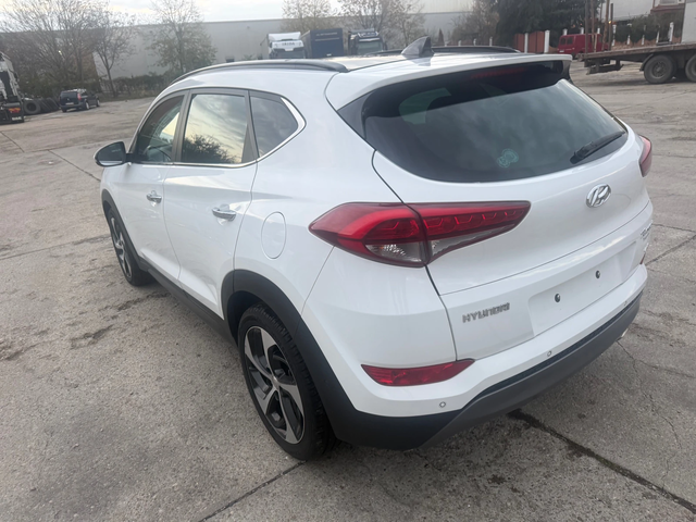 Hyundai Tucson 2.0 CRDI 4x4 - автомобили, коли, обяви за нови и употребявани 5