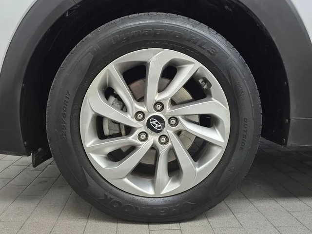 Hyundai Tucson 2.0 4Wd Style - автомобили, коли, обяви за нови и употребявани 4