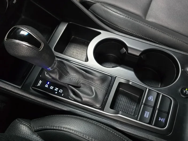 Hyundai Tucson 2.0 4Wd Style - автомобили, коли, обяви за нови и употребявани 8