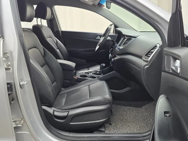 Hyundai Tucson 2.0 4Wd Style - автомобили, коли, обяви за нови и употребявани 9