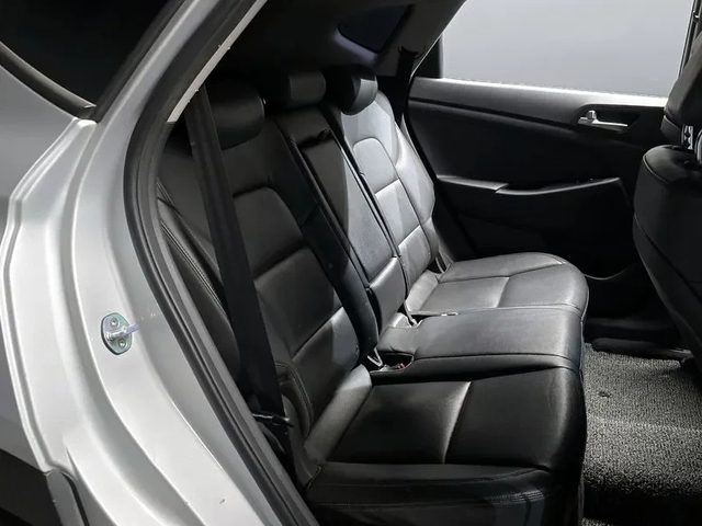 Hyundai Tucson 2.0 4Wd Style - автомобили, коли, обяви за нови и употребявани 11