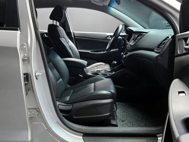 Hyundai Tucson 2.0 4Wd Style - автомобили, коли, обяви за нови и употребявани 9