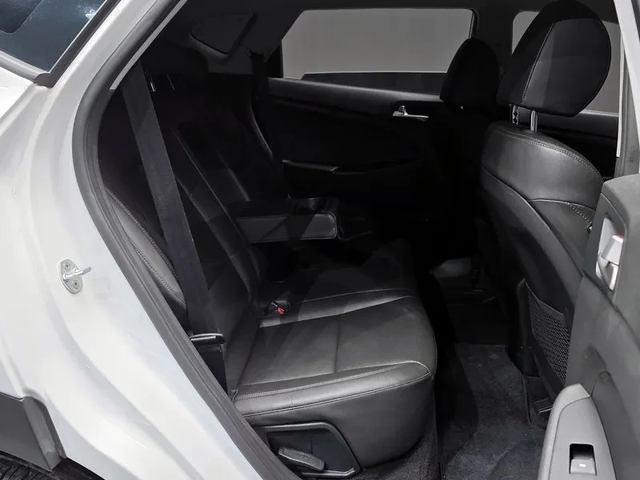 Hyundai Tucson 2.0 4Wd Smart - автомобили, коли, обяви за нови и употребявани 11