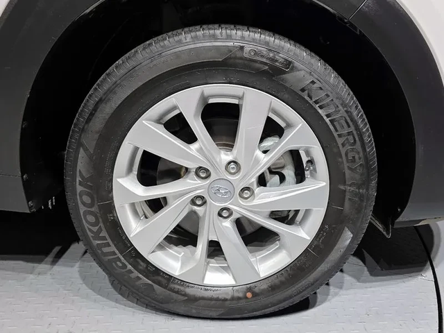 Hyundai Tucson 2.0 4Wd Smart - автомобили, коли, обяви за нови и употребявани 4