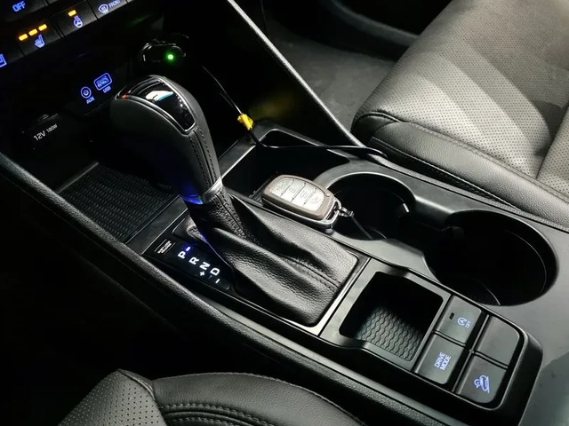 Hyundai Tucson 2.0 4Wd Smart - автомобили, коли, обяви за нови и употребявани 8