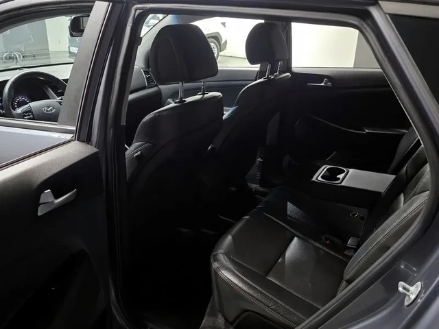 Hyundai Tucson Diesel 2.0 4Wd Style Special - автомобили, коли, обяви за нови и употребявани 10