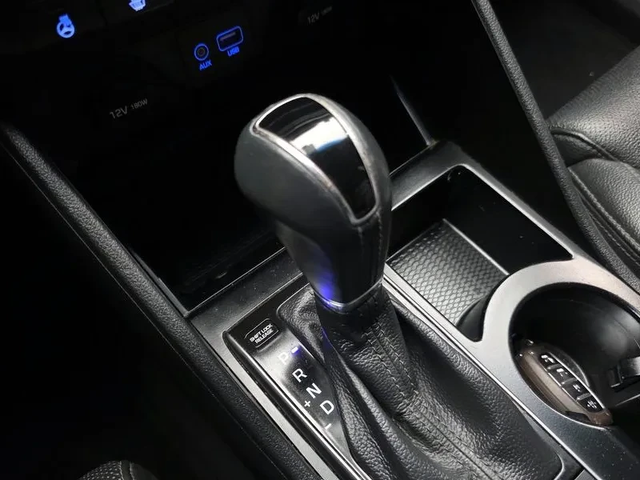 Hyundai Tucson Diesel 2.0 4Wd Style Special - автомобили, коли, обяви за нови и употребявани 8