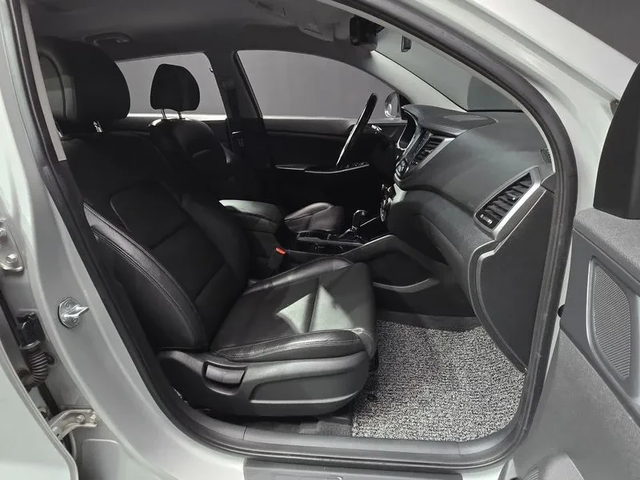 Hyundai Tucson 2.0 4Wd Modern - автомобили, коли, обяви за нови и употребявани 10