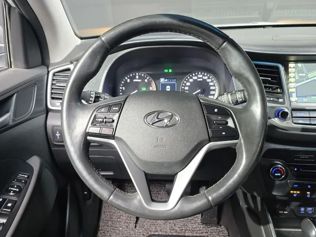 Hyundai Tucson 2.0 4Wd Modern - автомобили, коли, обяви за нови и употребявани 12