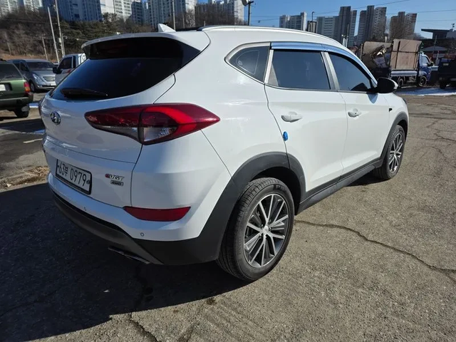 Hyundai Tucson Diesel 2.0 4Wd Premium - автомобили, коли, обяви за нови и употребявани 3