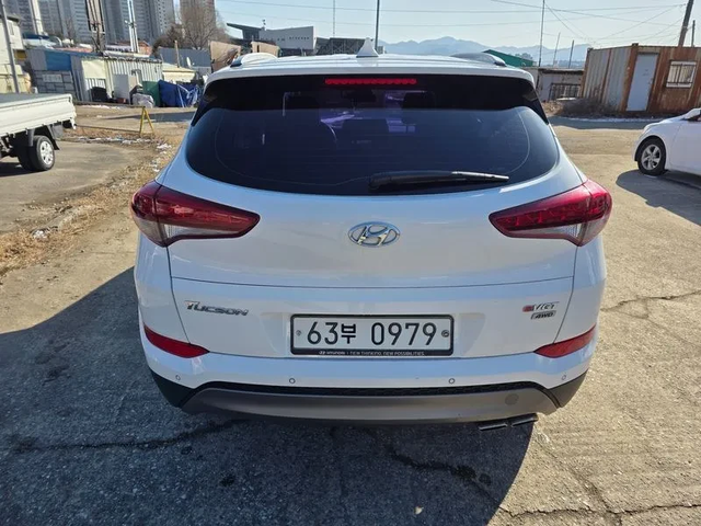 Hyundai Tucson Diesel 2.0 4Wd Premium - автомобили, коли, обяви за нови и употребявани 5