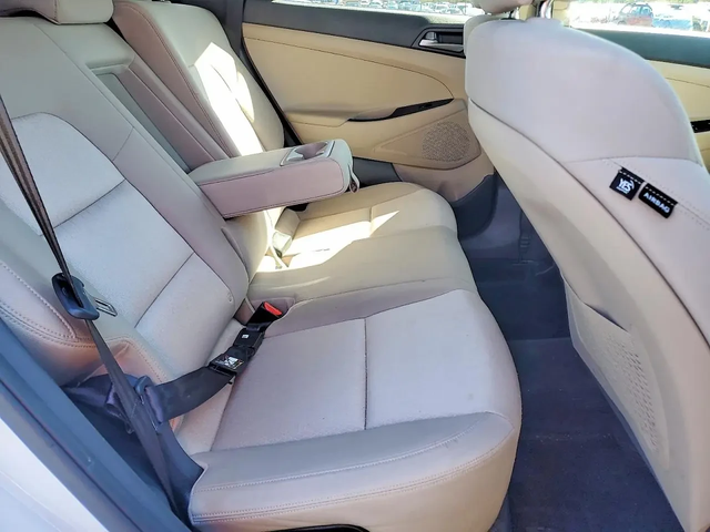 Hyundai Tucson SE - автомобили, коли, обяви за нови и употребявани 8
