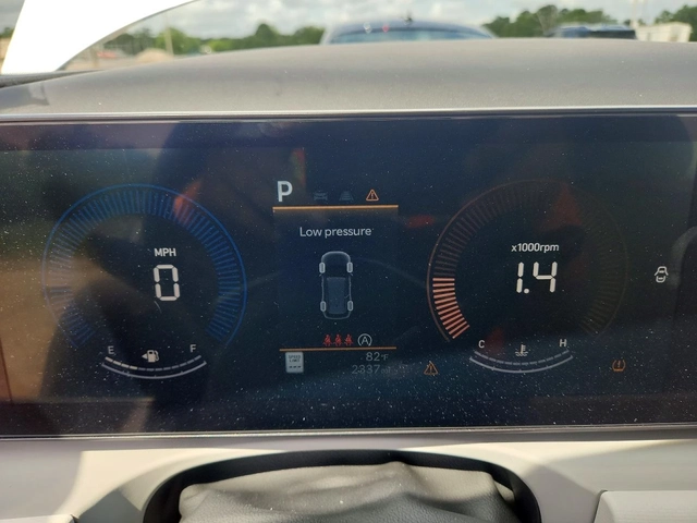 Hyundai Tucson SE - автомобили, коли, обяви за нови и употребявани 8