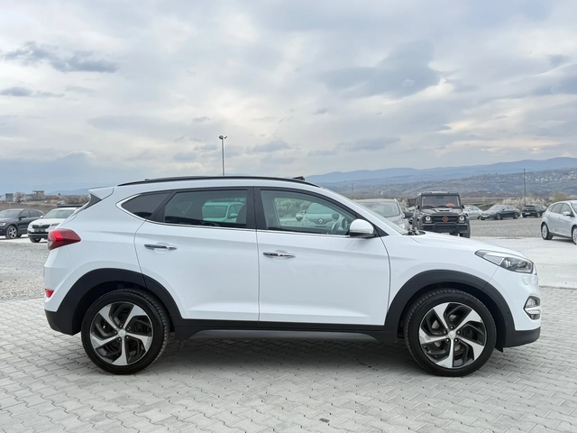 Hyundai Tucson 1.7crdi - автомобили, коли, обяви за нови и употребявани 3