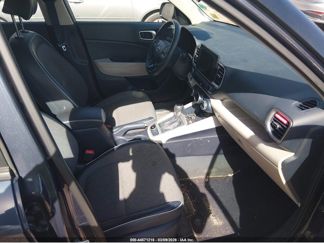 Hyundai Venue 1.6L I-4 DOHC, VVT, 121HP Front Wheel Drive - автомобили, коли, обяви за нови и употребявани 4