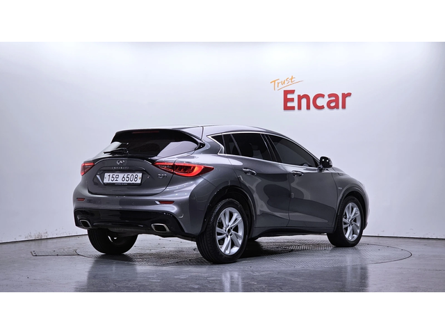 Infiniti Q30 2.0 Essential - автомобили, коли, обяви за нови и употребявани 1