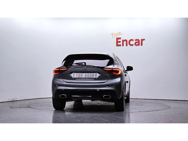 Infiniti Q30 2.0 Essential - автомобили, коли, обяви за нови и употребявани 3