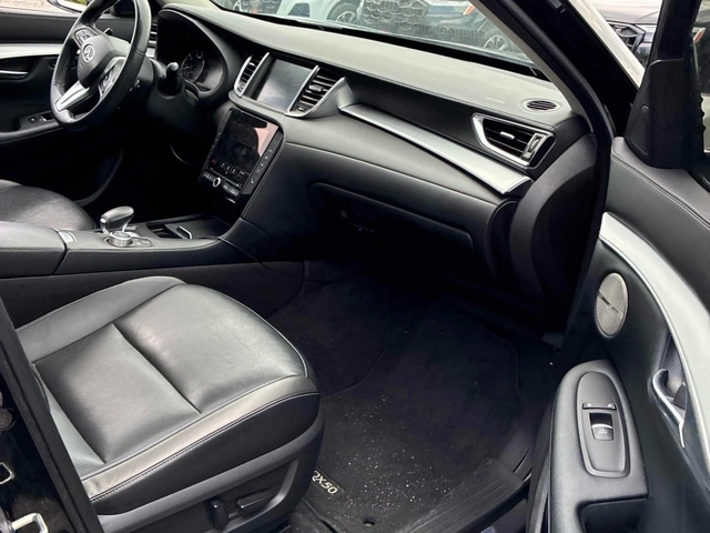 Infiniti QX50 CARFAX - автомобили, коли, обяви за нови и употребявани 9