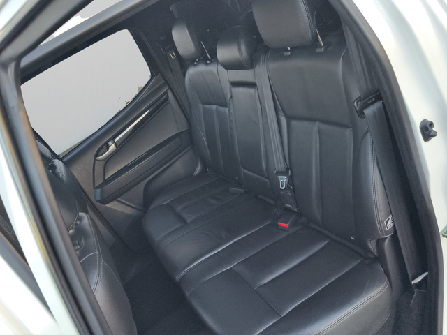 Isuzu D MAX 4x4 2.5 AT E5 - автомобили, коли, обяви за нови и употребявани 11