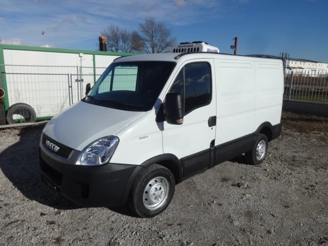 Iveco 35s11 ХЛАДИЛЕН * КЛИМАТИК* - автомобили, коли, обяви за нови и употребявани 1