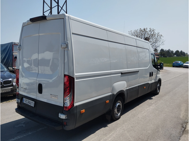 Iveco 35S18 3.0D Камера - автомобили, коли, обяви за нови и употребявани 3