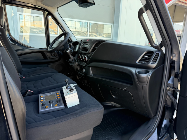 Iveco Daily Снегорин с Опесъчител 35 C 13 Категория "Б" - автомобили, коли, обяви за нови и употребявани 11