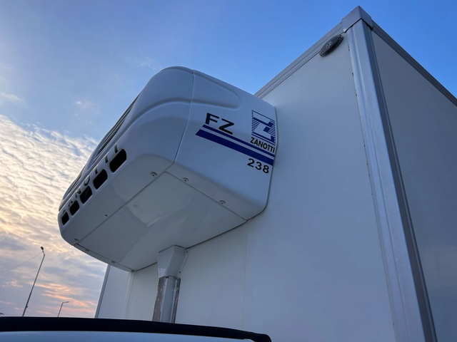 Iveco Daily 40C15 Хладилен 5.23м. Б+ Е категория - автомобили, коли, обяви за нови и употребявани 4