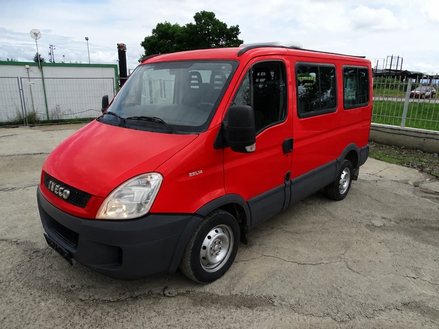 Iveco Daily 9 МЕСТА  * * * КЛИМАТИК* * * - автомобили, коли, обяви за нови и употребявани 0