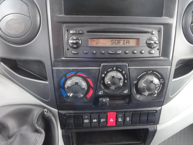 Iveco Daily * * * ШЕРКОМ * * *  ВНОС ОТ ШВЕЙЦАРИЯ * * * - автомобили, коли, обяви за нови и употребявани 13