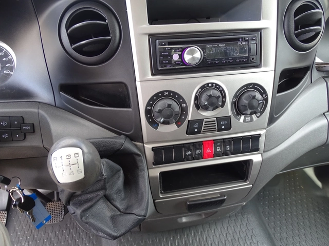 Iveco Daily 35S14 * * КЛИМАТИК* * - автомобили, коли, обяви за нови и употребявани 8