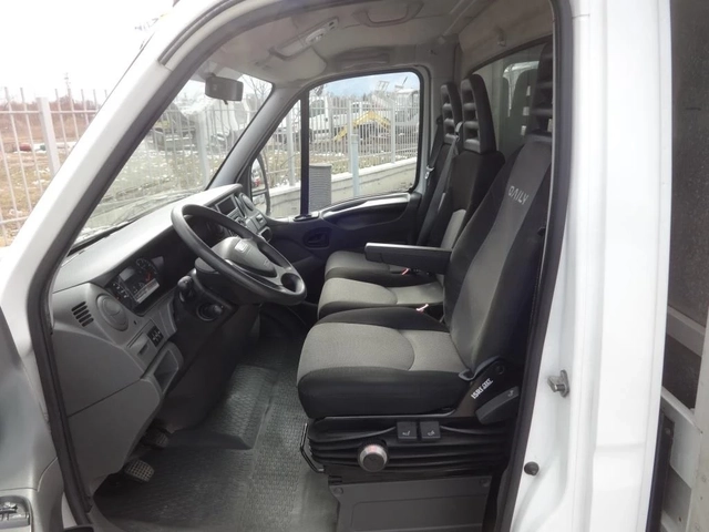 Iveco Daily 3.0HPI  EURO-5b КАТ. * Б* 3, 5т.КЛИМАТИК - автомобили, коли, обяви за нови и употребявани 9