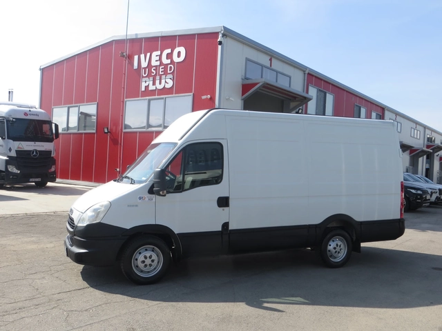Iveco Daily 35S13-12 КУБ. М. ОБЕМ НА ТОВАРНОТО ПОМЕЩЕНИЕ - автомобили, коли, обяви за нови и употребявани 1