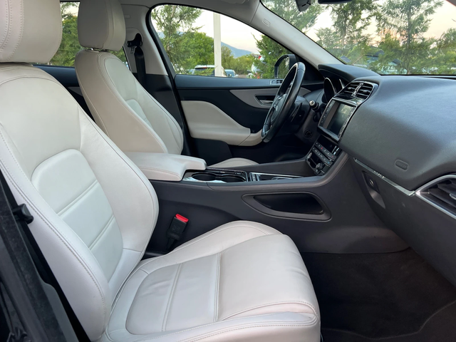 Jaguar F-PACE 2.0D-180кс= 4х4= 8СКОРОСТИ= НАВИ= LINE ASSIST - автомобили, коли, обяви за нови и употребявани 12